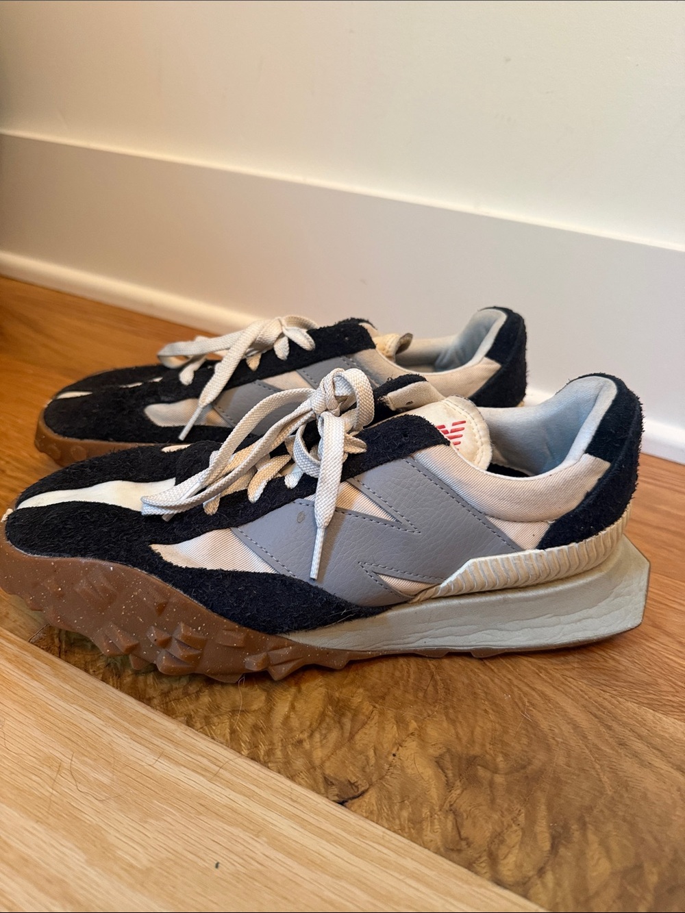 New Balance unisex XC-72 Black and Gray Suede Runner Sneakers